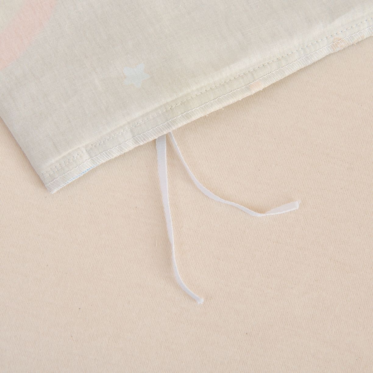 91家纺网 家纺一手货源 找家纺 芭伯妮 2026新款全棉AB版幼儿园三件套宝宝午睡被子六件套儿童被套多件套（第一批） 云朵小汽车