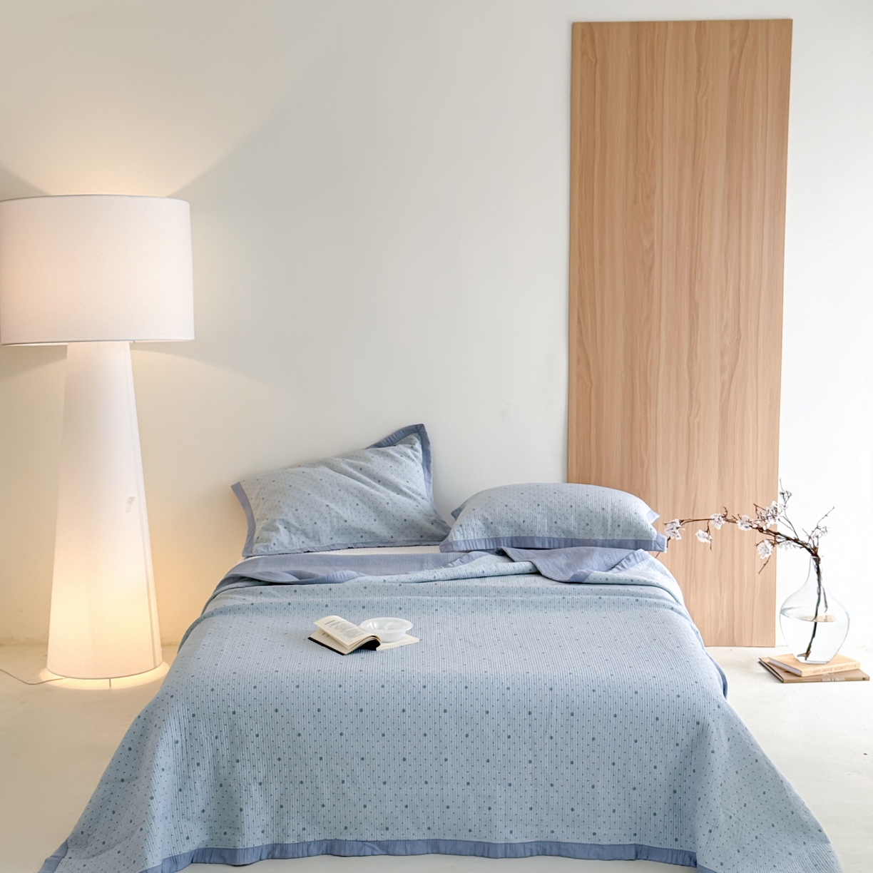 91家纺网 家纺一手货源 找家纺 床盖工厂店 2026新款双面可用莫代尔天丝填充80棉花床盖三件套 山茶花波点-兰