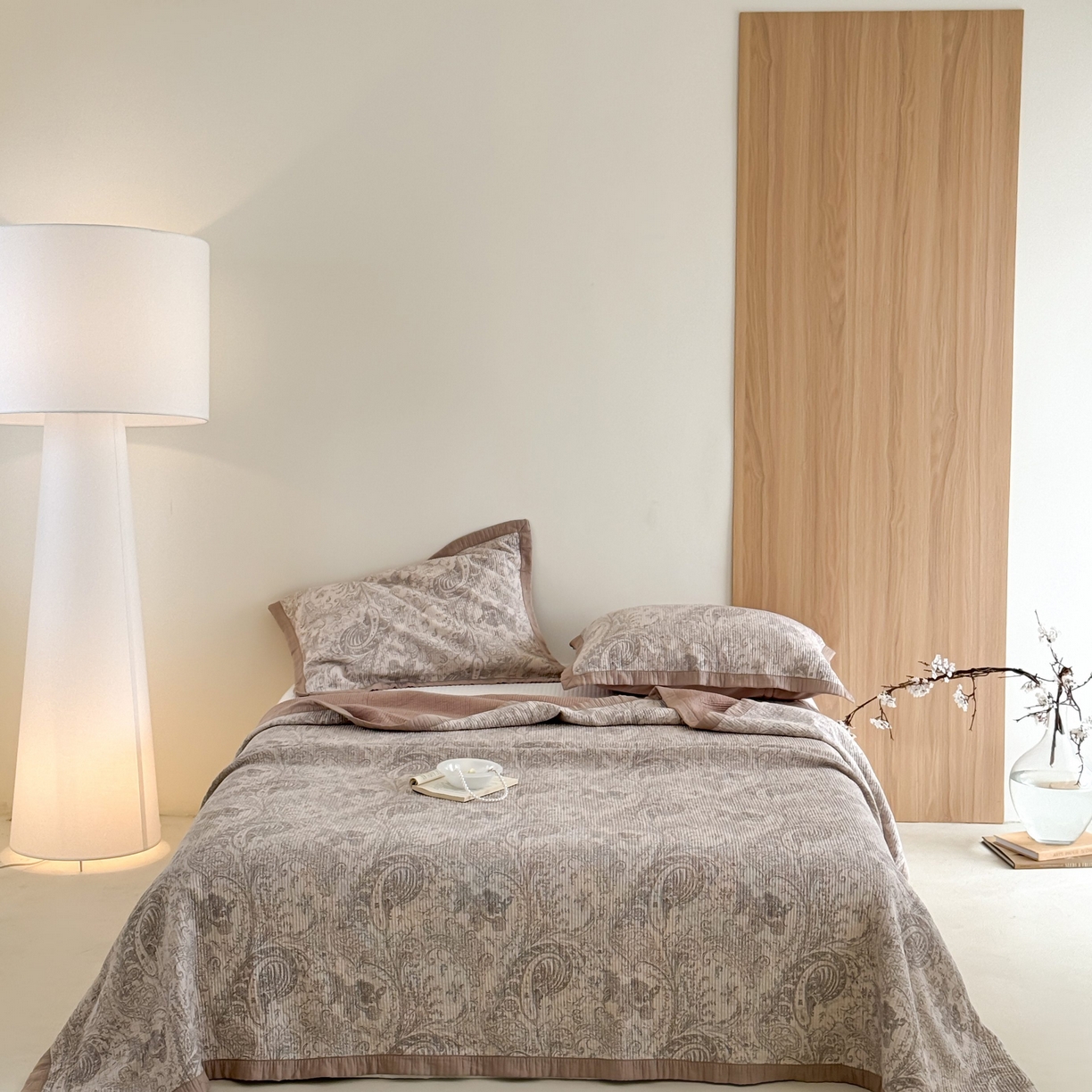 91家纺网 家纺一手货源 找家纺 床盖工厂店 2026新款双面可用莫代尔天丝填充80棉花床盖三件套 香岛巴黎-咖