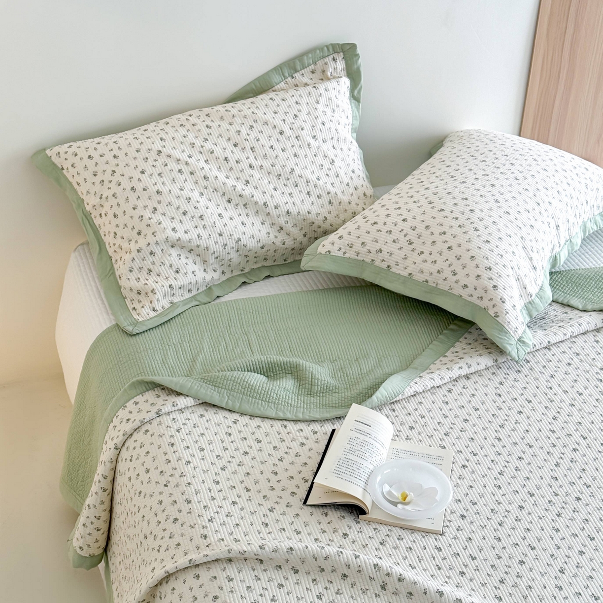 91家纺网 家纺一手货源 找家纺 床盖工厂店 2026新款双面可用莫代尔天丝填充80棉花床盖三件套 牧云-绿