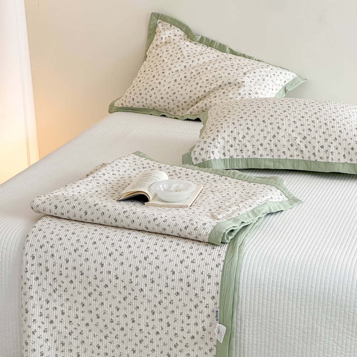 91家纺网 家纺一手货源 找家纺 床盖工厂店 2026新款双面可用莫代尔天丝填充80棉花床盖三件套 牧云-绿