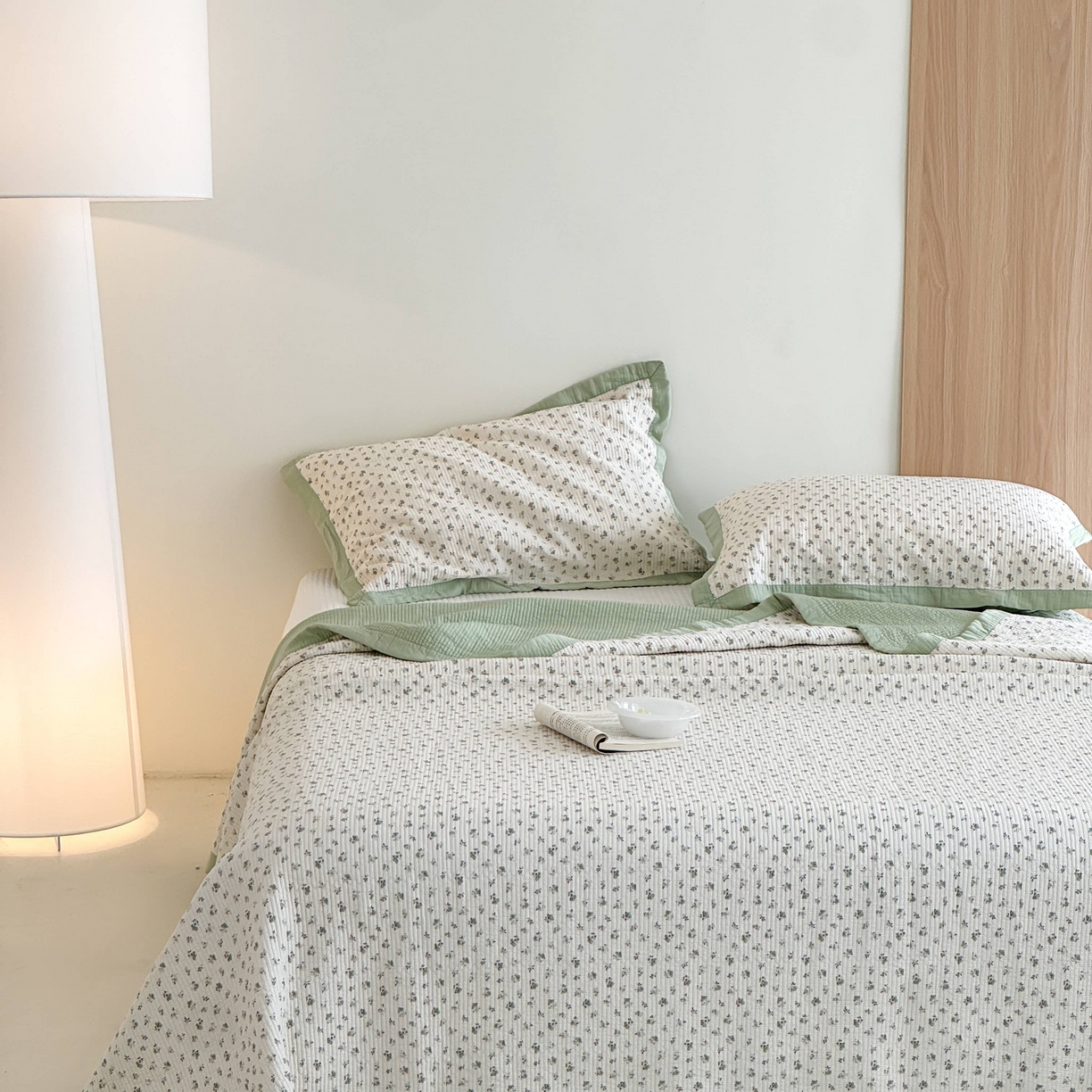 91家纺网 家纺一手货源 找家纺 床盖工厂店 2026新款双面可用莫代尔天丝填充80棉花床盖三件套 牧云-绿