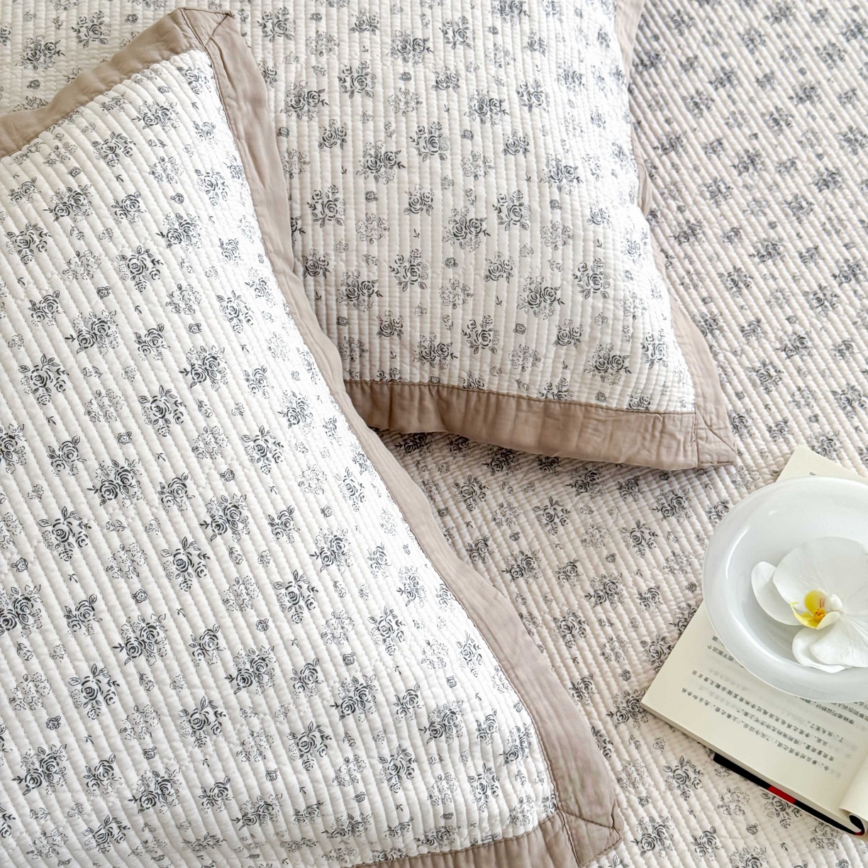 91家纺网 家纺一手货源 找家纺 床盖工厂店 2026新款双面可用莫代尔天丝填充80棉花床盖三件套 与花期-咖