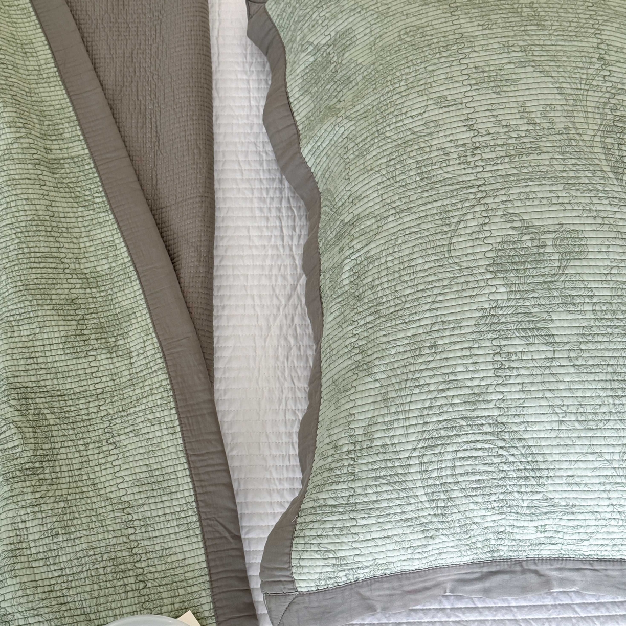 91家纺网 家纺一手货源 找家纺 床盖工厂店 2026新款双面可用莫代尔天丝填充80棉花床盖三件套 香岛巴黎-绿