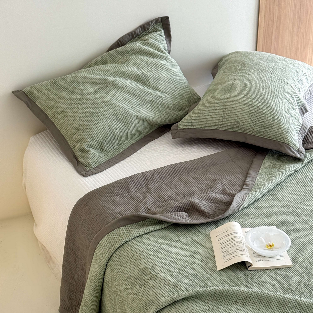 91家纺网 家纺一手货源 找家纺 床盖工厂店 2026新款双面可用莫代尔天丝填充80棉花床盖三件套 香岛巴黎-绿