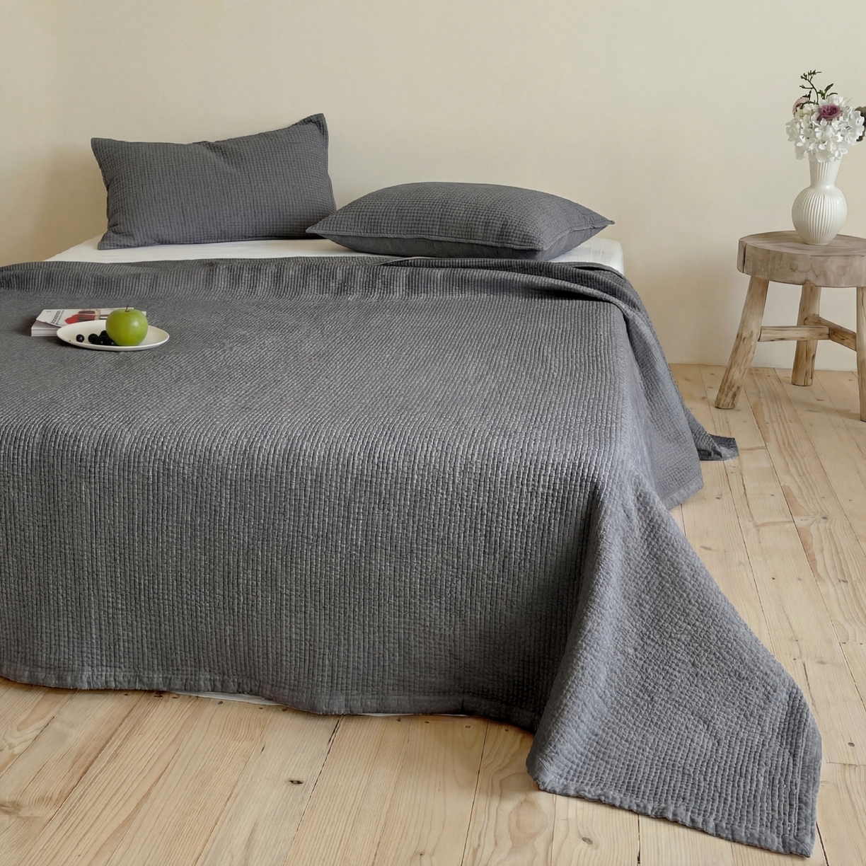 91家纺网 家纺一手货源 找家纺 上喜 2026春夏新款全棉纯棉直角边简约韩系砂洗床盖三件套 火山灰