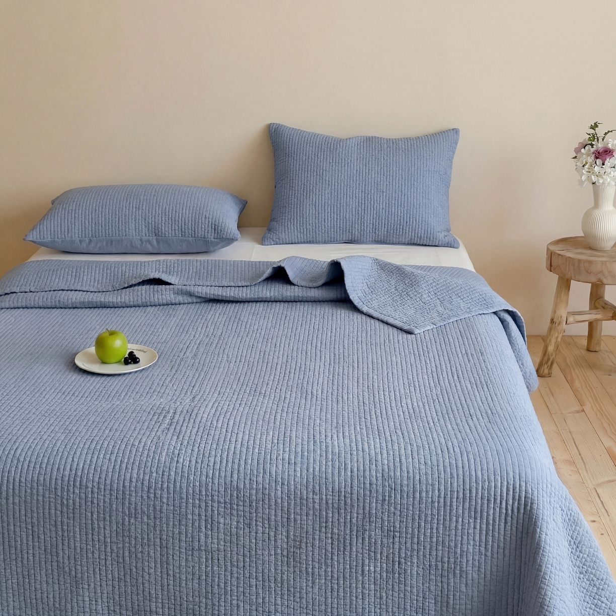 91家纺网 家纺一手货源 找家纺 上喜 2026春夏新款全棉纯棉直角边简约韩系砂洗床盖三件套 雾霾蓝