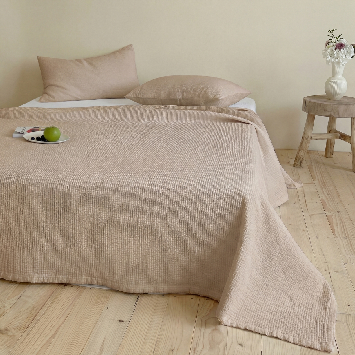 91家纺网 家纺一手货源 找家纺 上喜 2026春夏新款全棉纯棉直角边简约韩系砂洗床盖三件套 燕麦