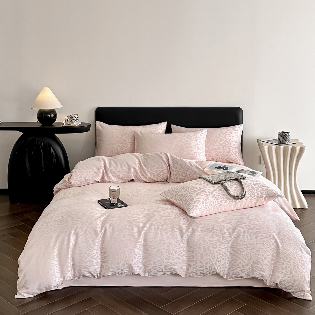 91家纺网 家纺一手货源 找家纺 莱登卡奴 2026新款A类50S天丝棉色织提花系列四件套 波斯蜜语-粉