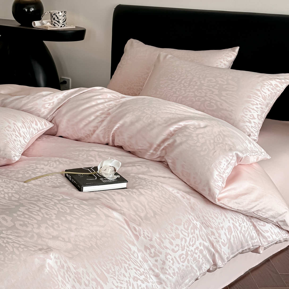 91家纺网 家纺一手货源 找家纺 莱登卡奴 2026新款A类50S天丝棉色织提花系列四件套 波斯蜜语-粉