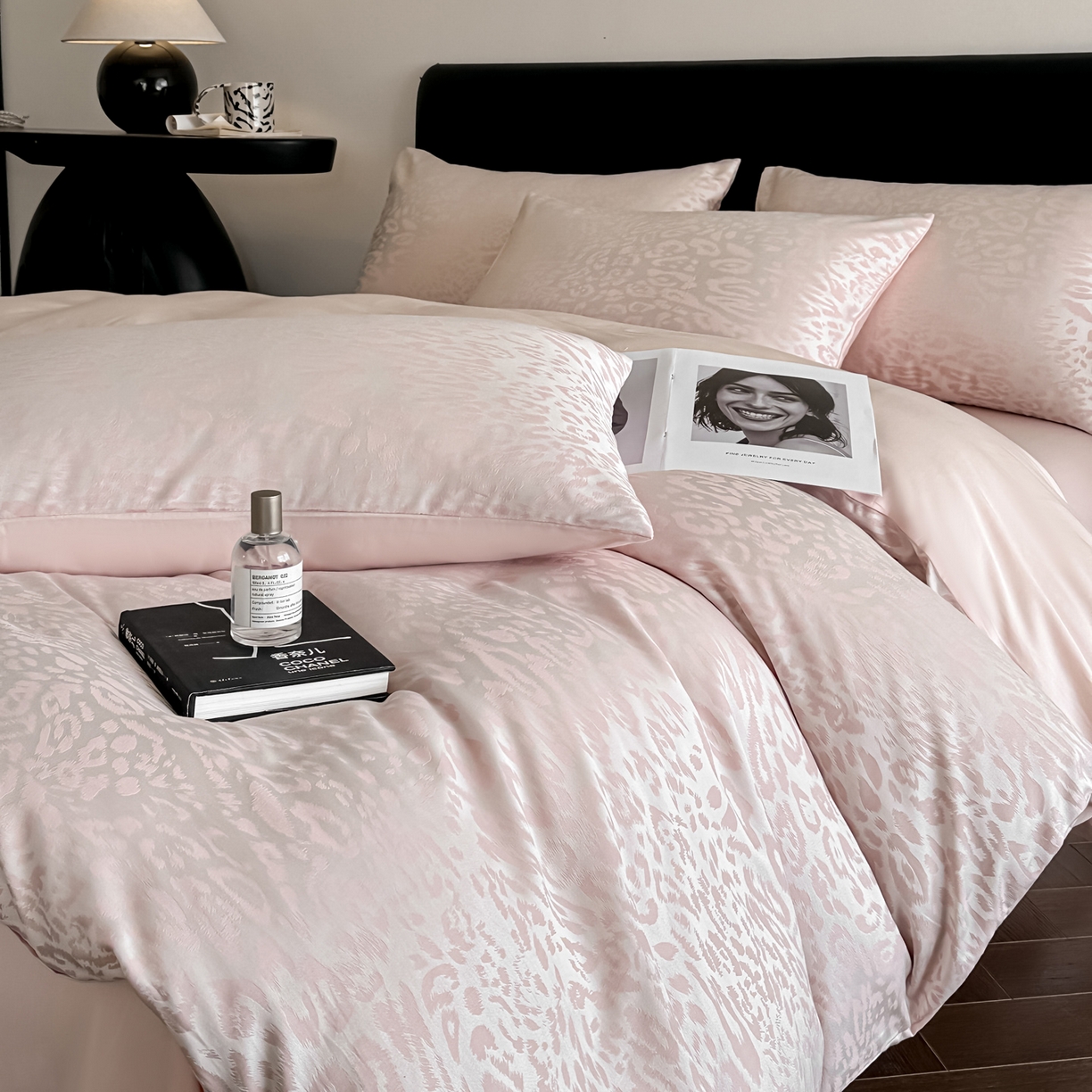 91家纺网 家纺一手货源 找家纺 莱登卡奴 2026新款A类50S天丝棉色织提花系列四件套 波斯蜜语-粉