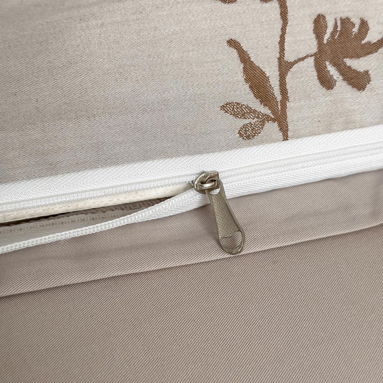 91家纺网 家纺一手货源 找家纺 莱登卡奴 2026新款A类50S天丝棉色织提花系列四件套 澄静之美-可可糖