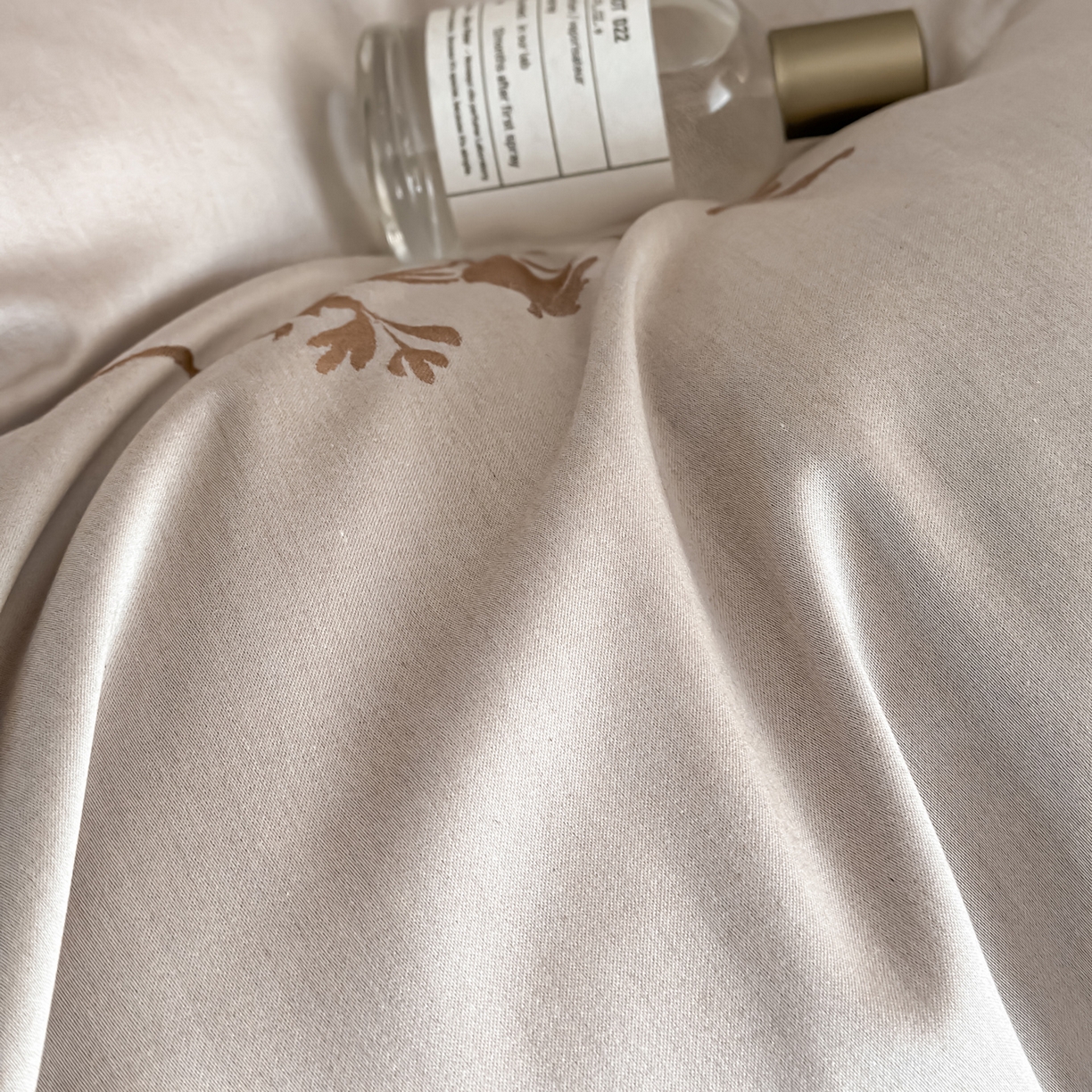 91家纺网 家纺一手货源 找家纺 莱登卡奴 2026新款A类50S天丝棉色织提花系列四件套 澄静之美-可可糖