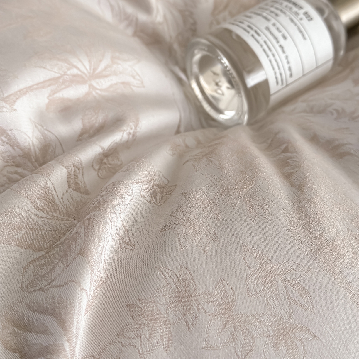 91家纺网 家纺一手货源 找家纺 莱登卡奴 2026新款A类50S天丝棉色织提花系列四件套 芊芊花影