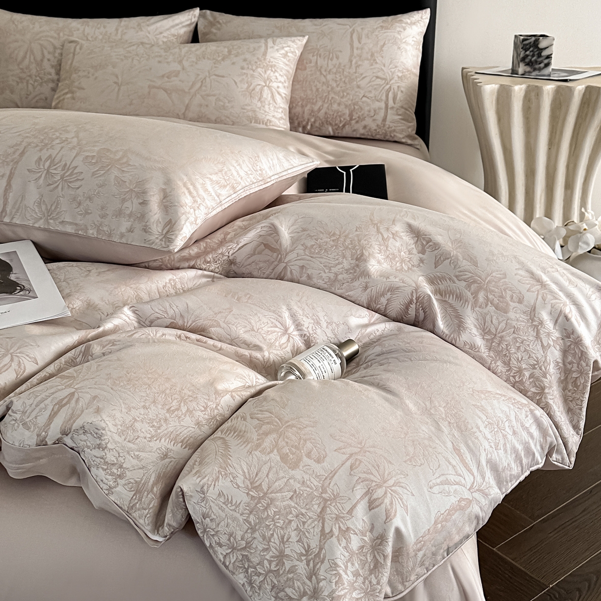 91家纺网 家纺一手货源 找家纺 莱登卡奴 2026新款A类50S天丝棉色织提花系列四件套 芊芊花影