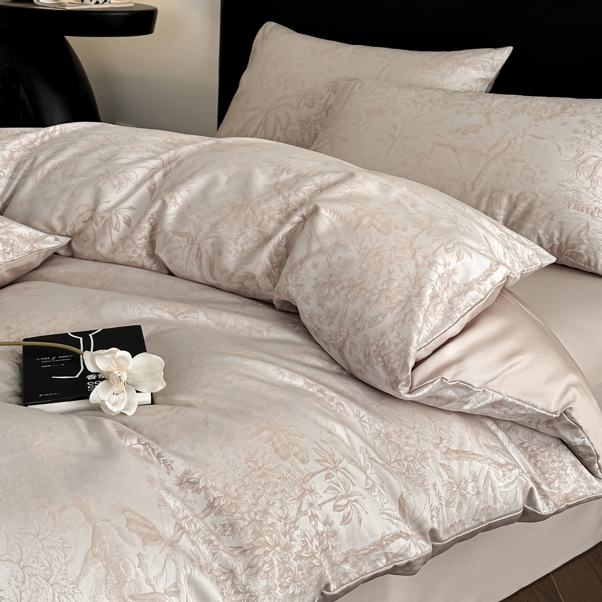 91家纺网 家纺一手货源 找家纺 莱登卡奴 2026新款A类50S天丝棉色织提花系列四件套 芊芊花影