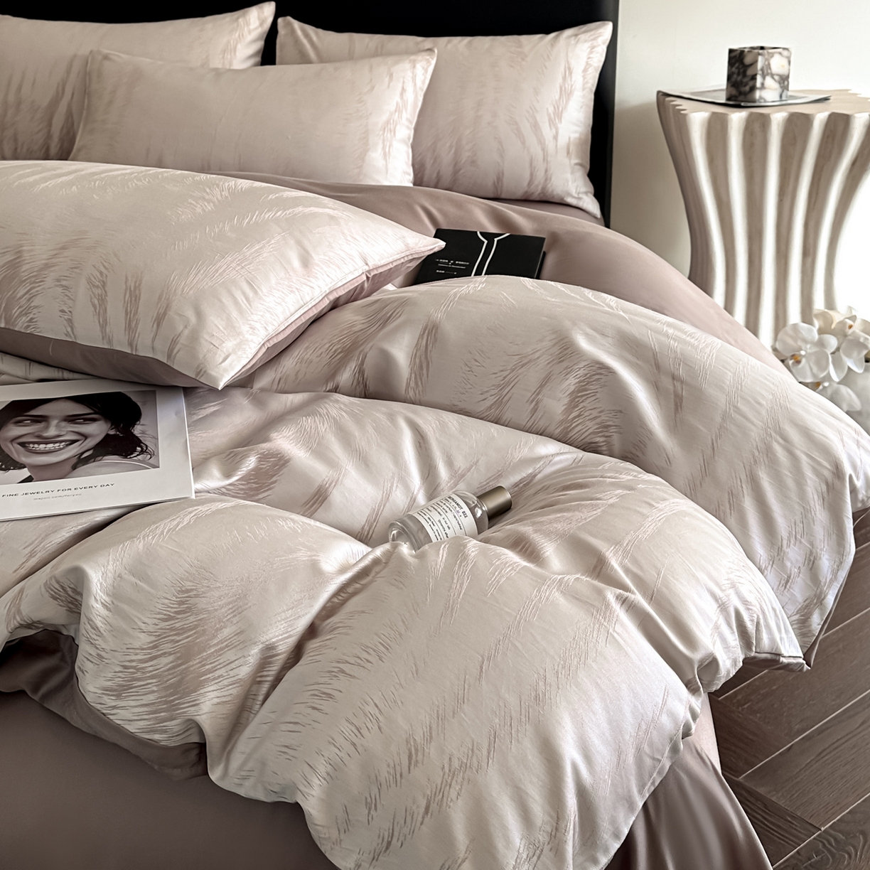 91家纺网 家纺一手货源 找家纺 莱登卡奴 2026新款A类50S天丝棉色织提花系列四件套 云栖处-浅咖