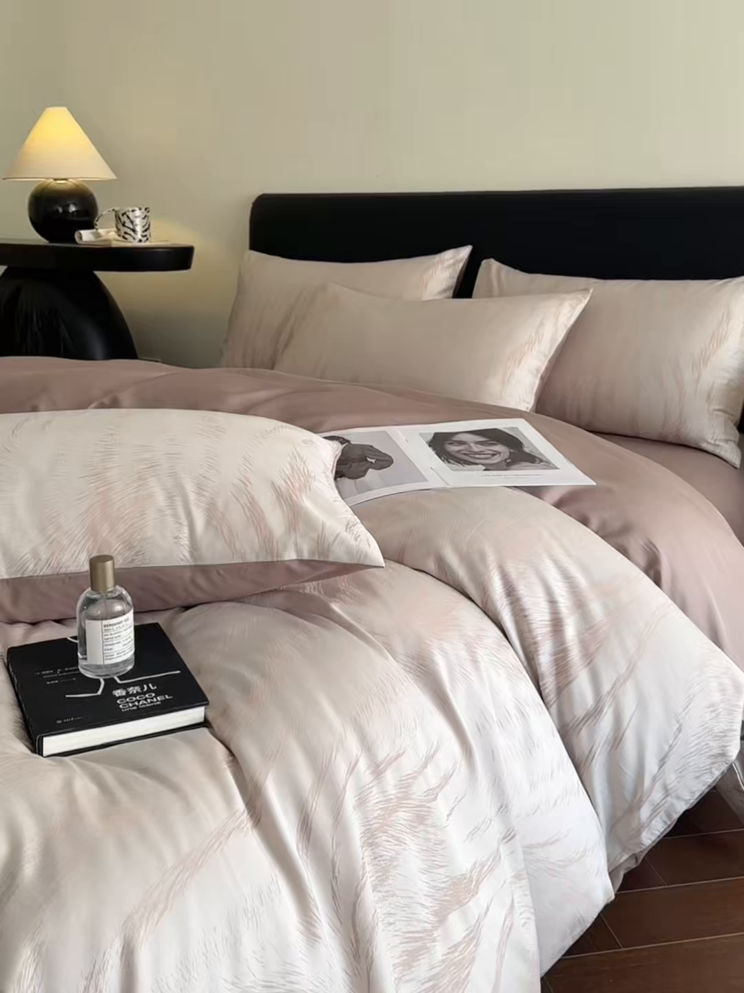 91家纺网 家纺一手货源 找家纺 莱登卡奴 2026新款A类50S天丝棉色织提花系列四件套 云栖处-浅咖