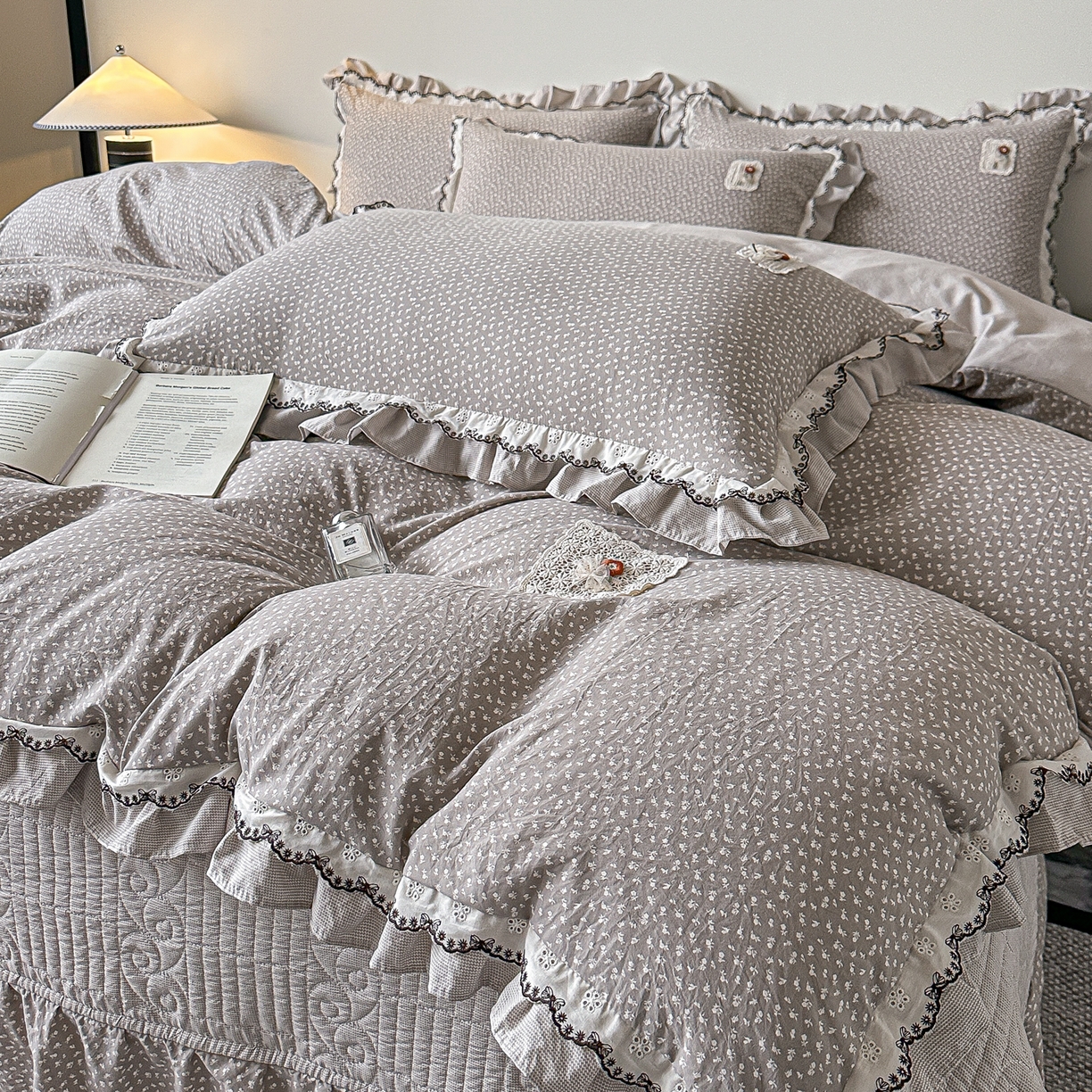 91家纺网 家纺一手货源 找家纺 梓之赫2025新款竹纤棉绣花四件套 绽放-天兰