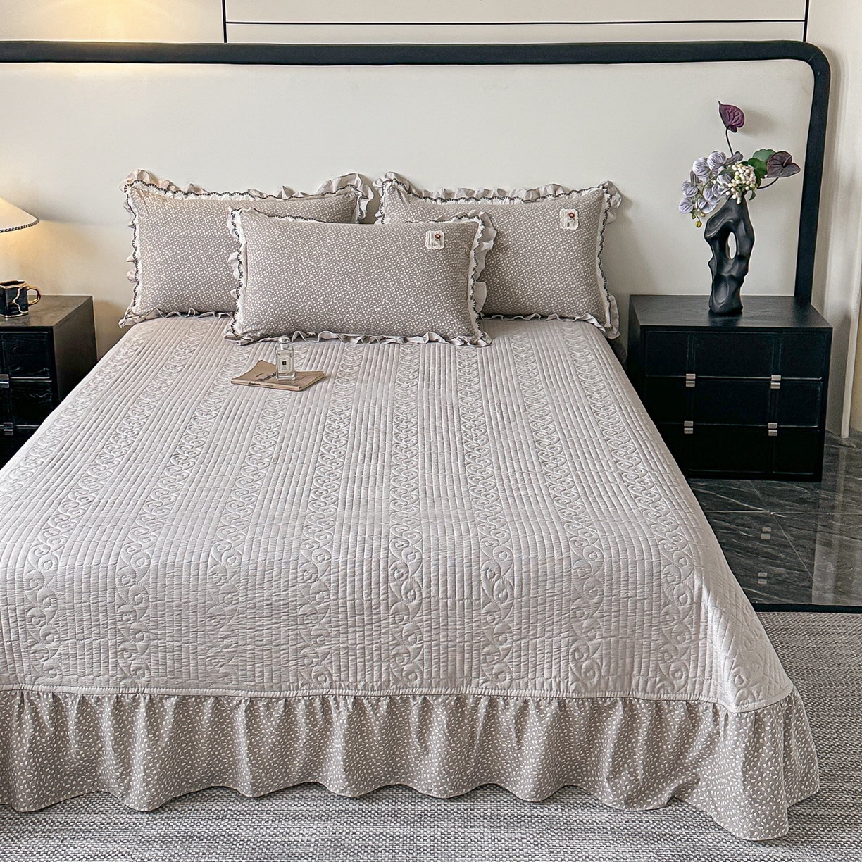 91家纺网 家纺一手货源 找家纺 梓之赫 2026新款云感纱夹棉床盖四件套-小美满 小美满-高级灰