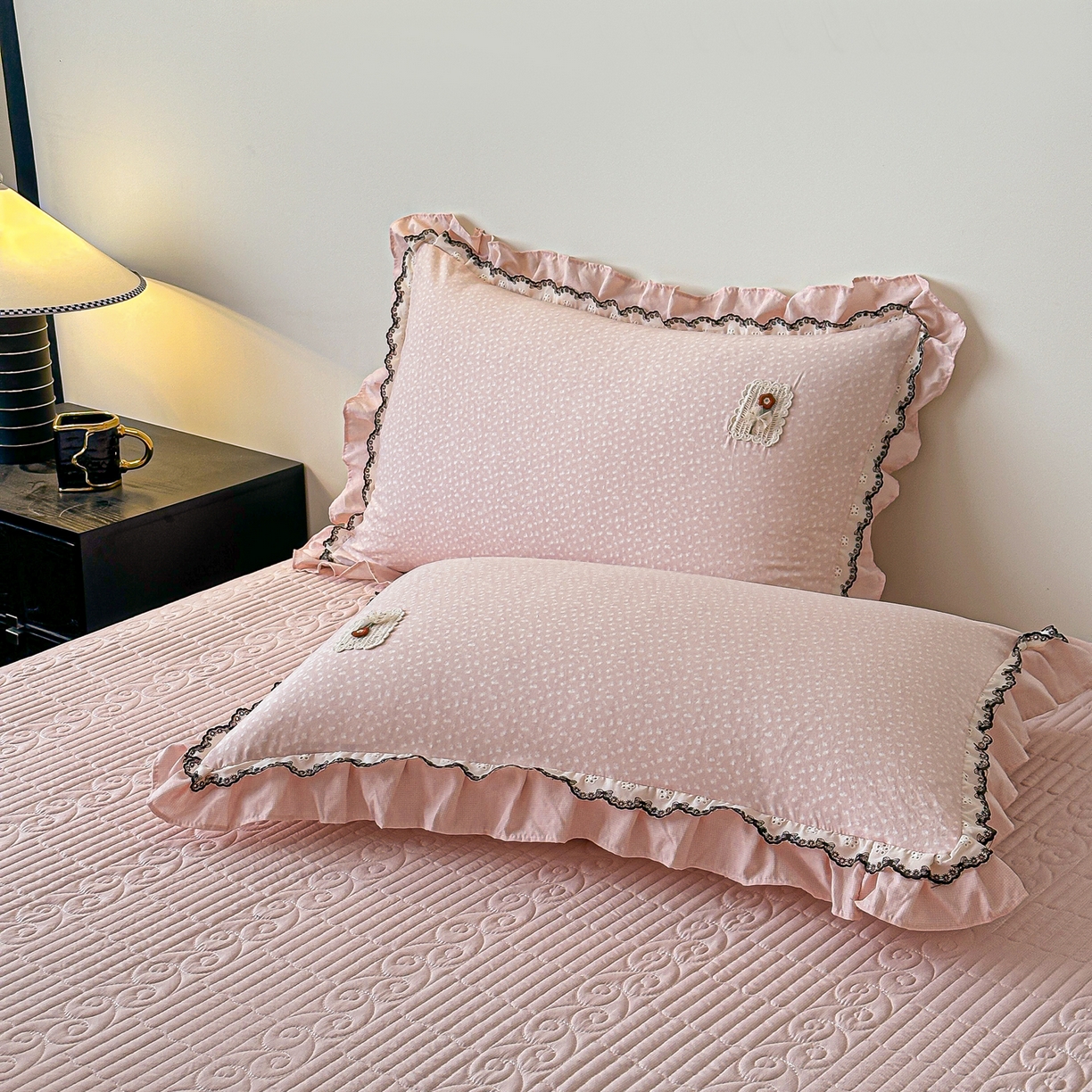 91家纺网 家纺一手货源 找家纺 梓之赫 2026新款云感纱夹棉床盖四件套-小美满 小美满-奶油粉