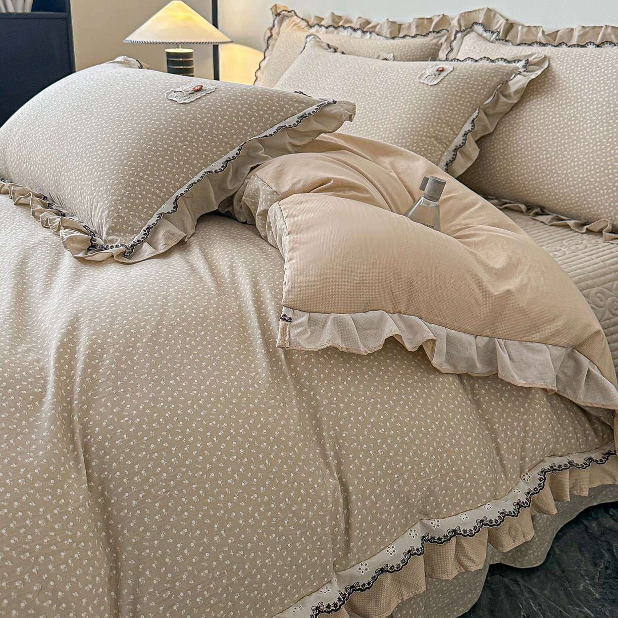 91家纺网 家纺一手货源 找家纺 梓之赫 2026新款云感纱夹棉床盖四件套-小美满 小美满-可可棕