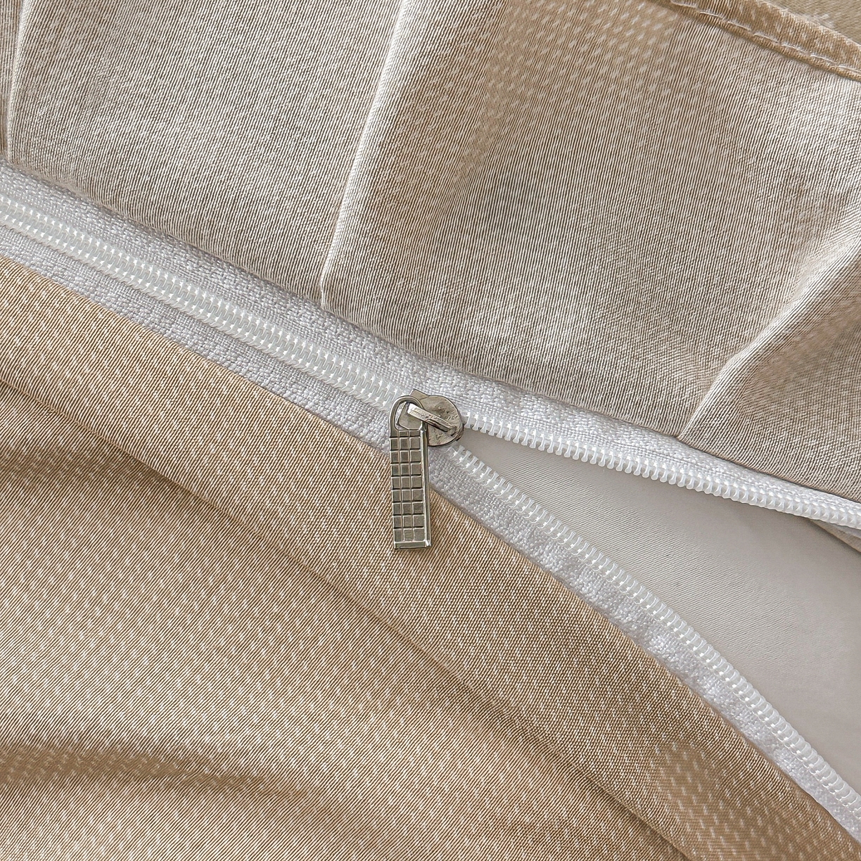 91家纺网 家纺一手货源 找家纺 梓之赫 2026新款云感纱夹棉床盖四件套-小美满 小美满-可可棕