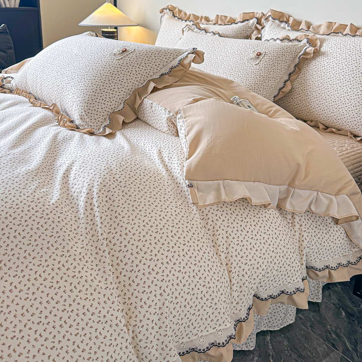 91家纺网 家纺一手货源 找家纺 梓之赫 2026新款云感纱夹棉床盖四件套-小美满 小美满-摩卡棕