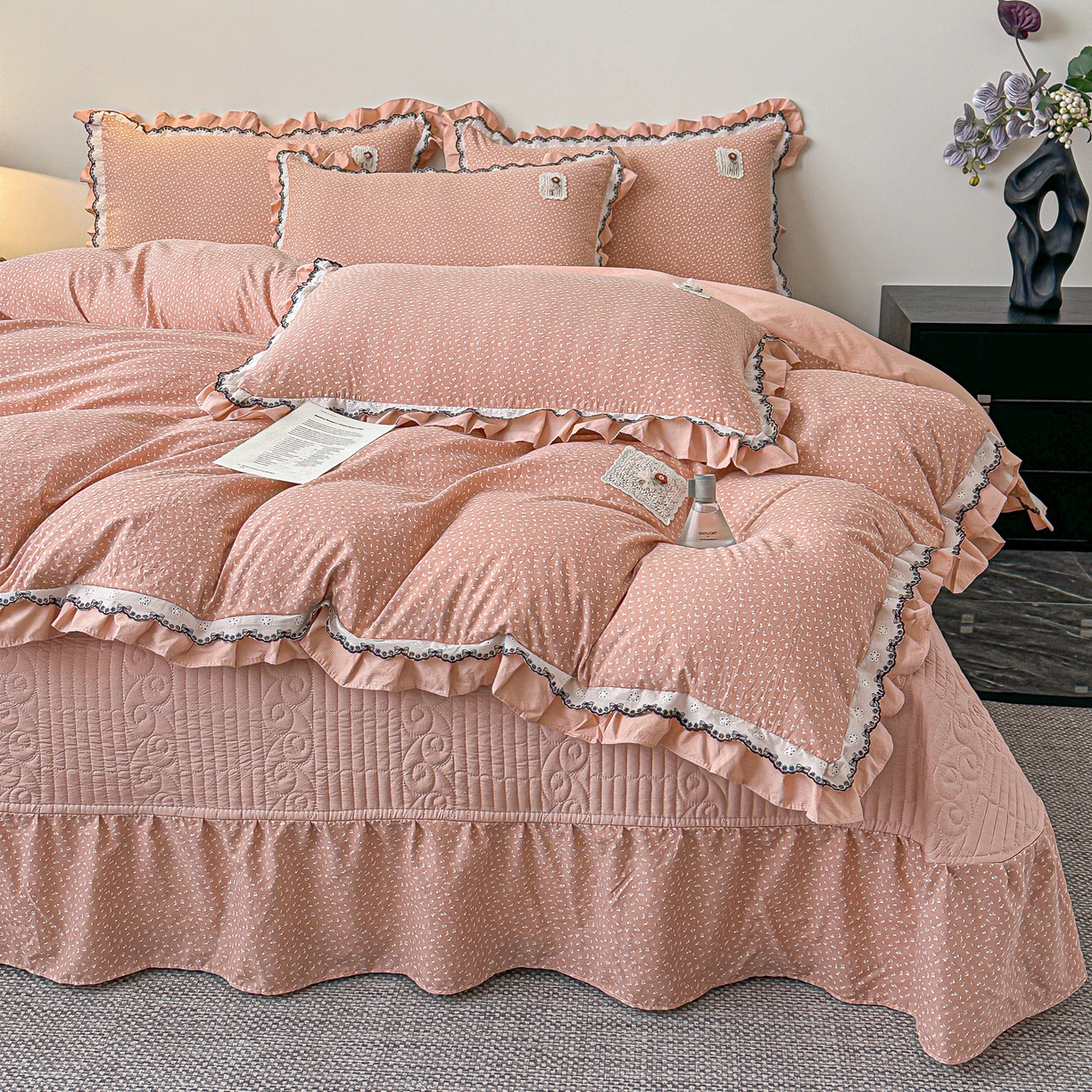 91家纺网 家纺一手货源 找家纺 梓之赫 2026新款云感纱夹棉床盖四件套-小美满 小美满-奶茶色