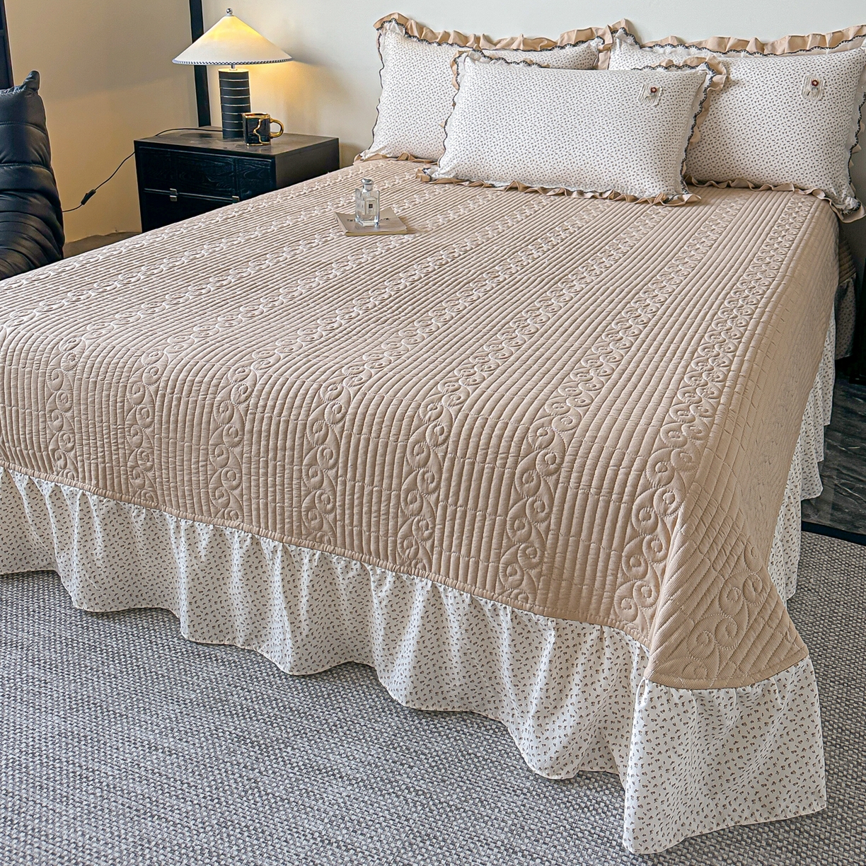 91家纺网 家纺一手货源 找家纺 梓之赫 2026新款云感纱夹棉床盖四件套-小美满 小美满-摩卡棕