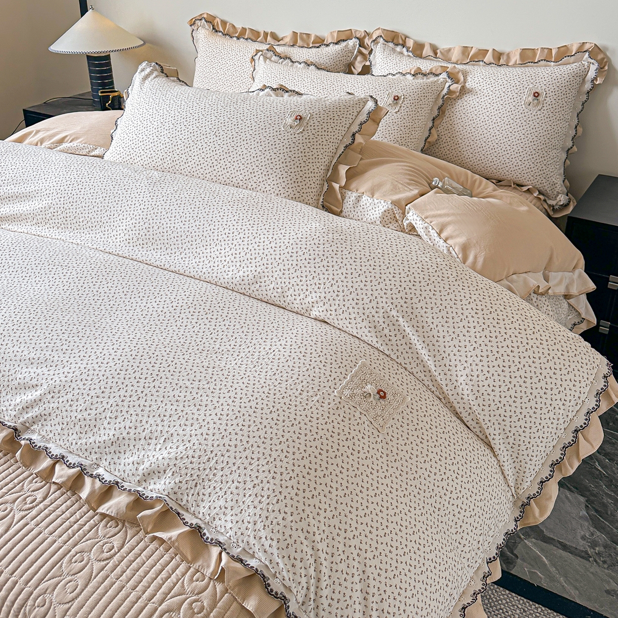 91家纺网 家纺一手货源 找家纺 梓之赫 2026新款云感纱夹棉床盖四件套-小美满 小美满-摩卡棕