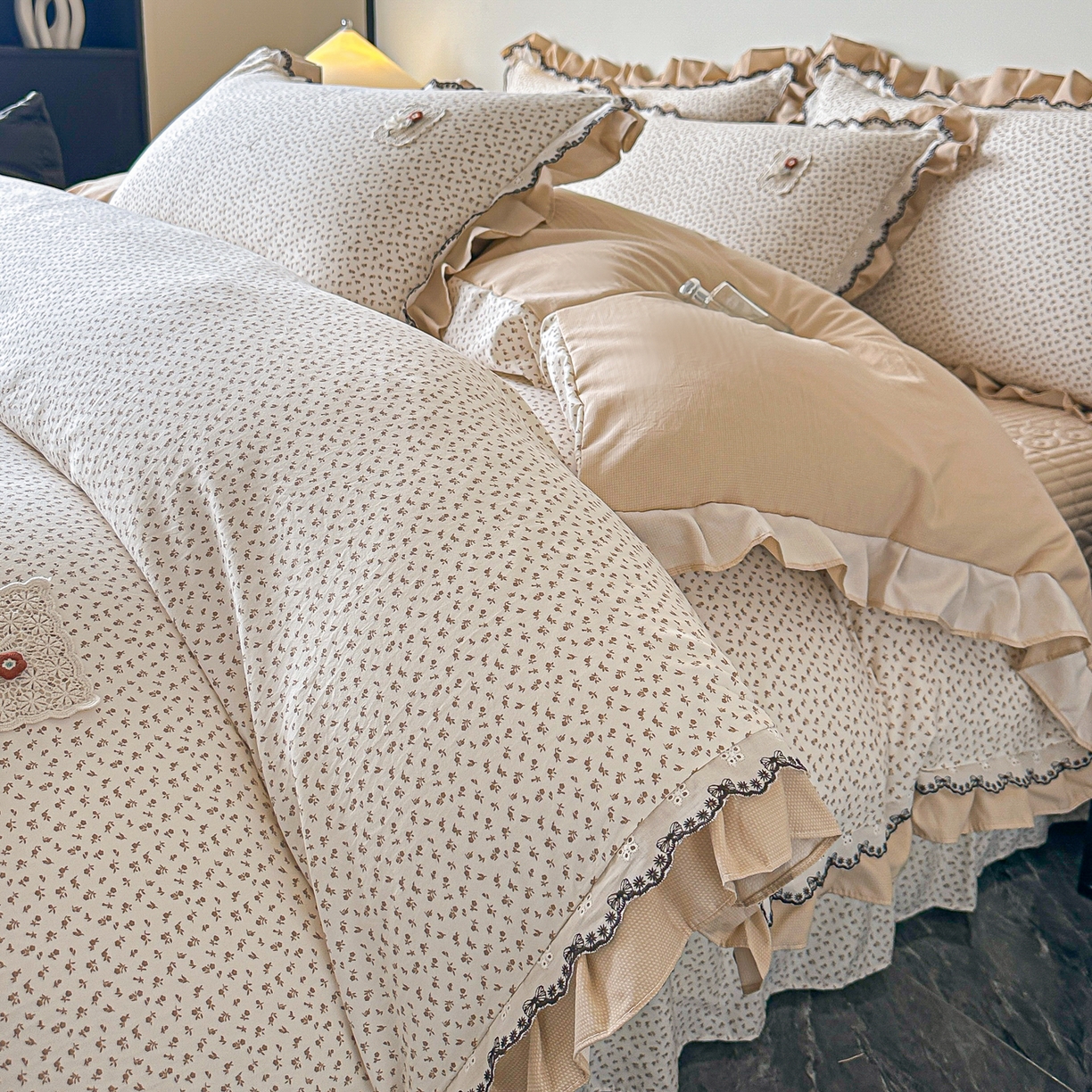 91家纺网 家纺一手货源 找家纺 梓之赫 2026新款云感纱夹棉床盖四件套-小美满 小美满-摩卡棕