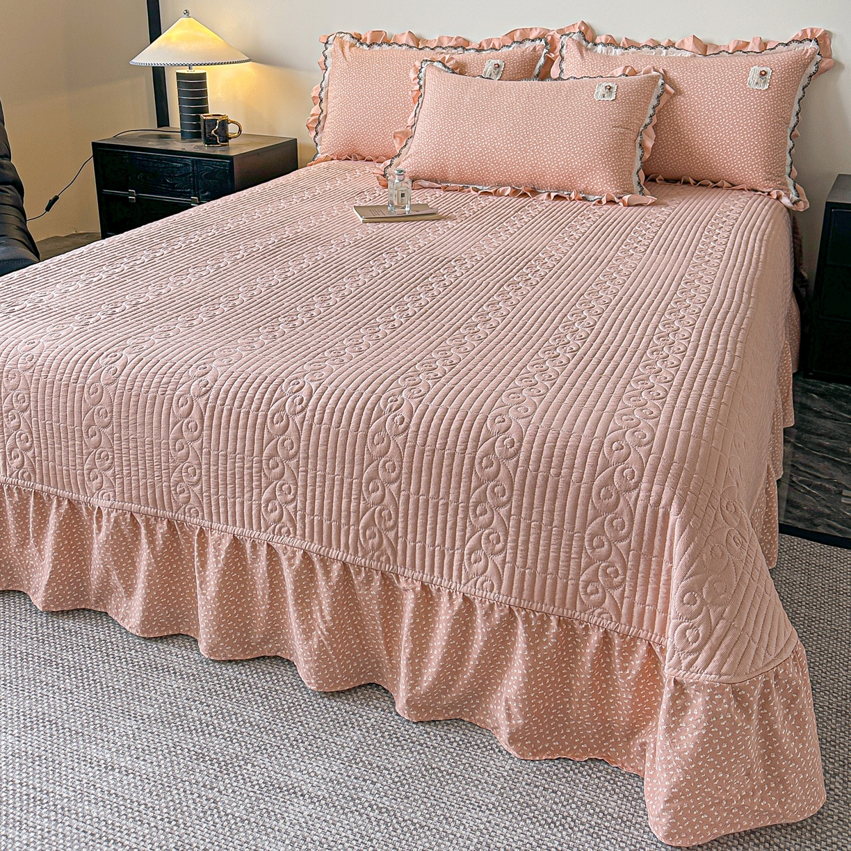 91家纺网 家纺一手货源 找家纺 梓之赫 2026新款云感纱夹棉床盖四件套-小美满 小美满-奶茶色