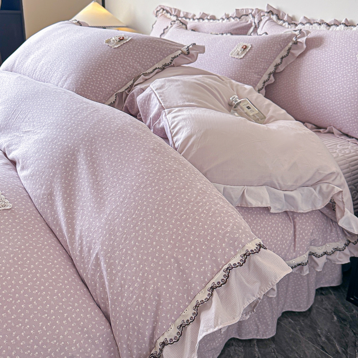 91家纺网 家纺一手货源 找家纺 梓之赫 2026新款云感纱夹棉床盖四件套-小美满 小美满-蜜合紫