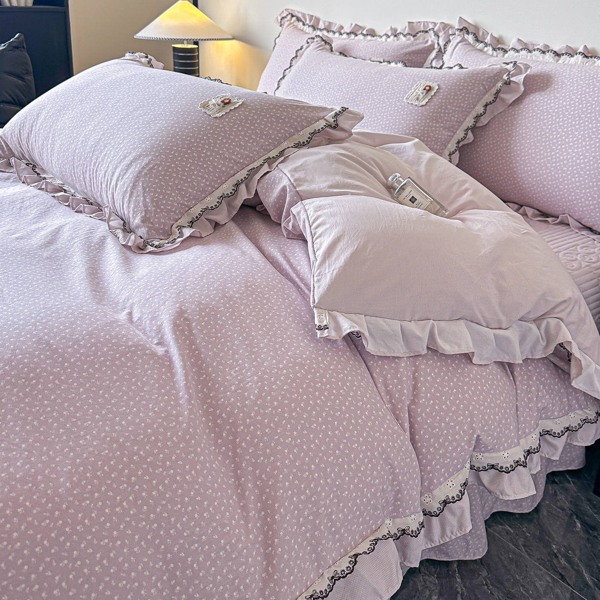 91家纺网 家纺一手货源 找家纺 梓之赫 2026新款云感纱夹棉床盖四件套-小美满 小美满-蜜合紫