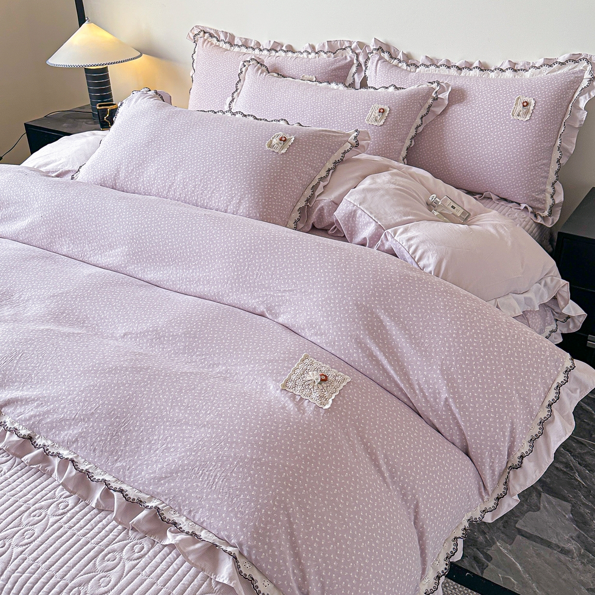 91家纺网 家纺一手货源 找家纺 梓之赫 2026新款云感纱夹棉床盖四件套-小美满 小美满-蜜合紫