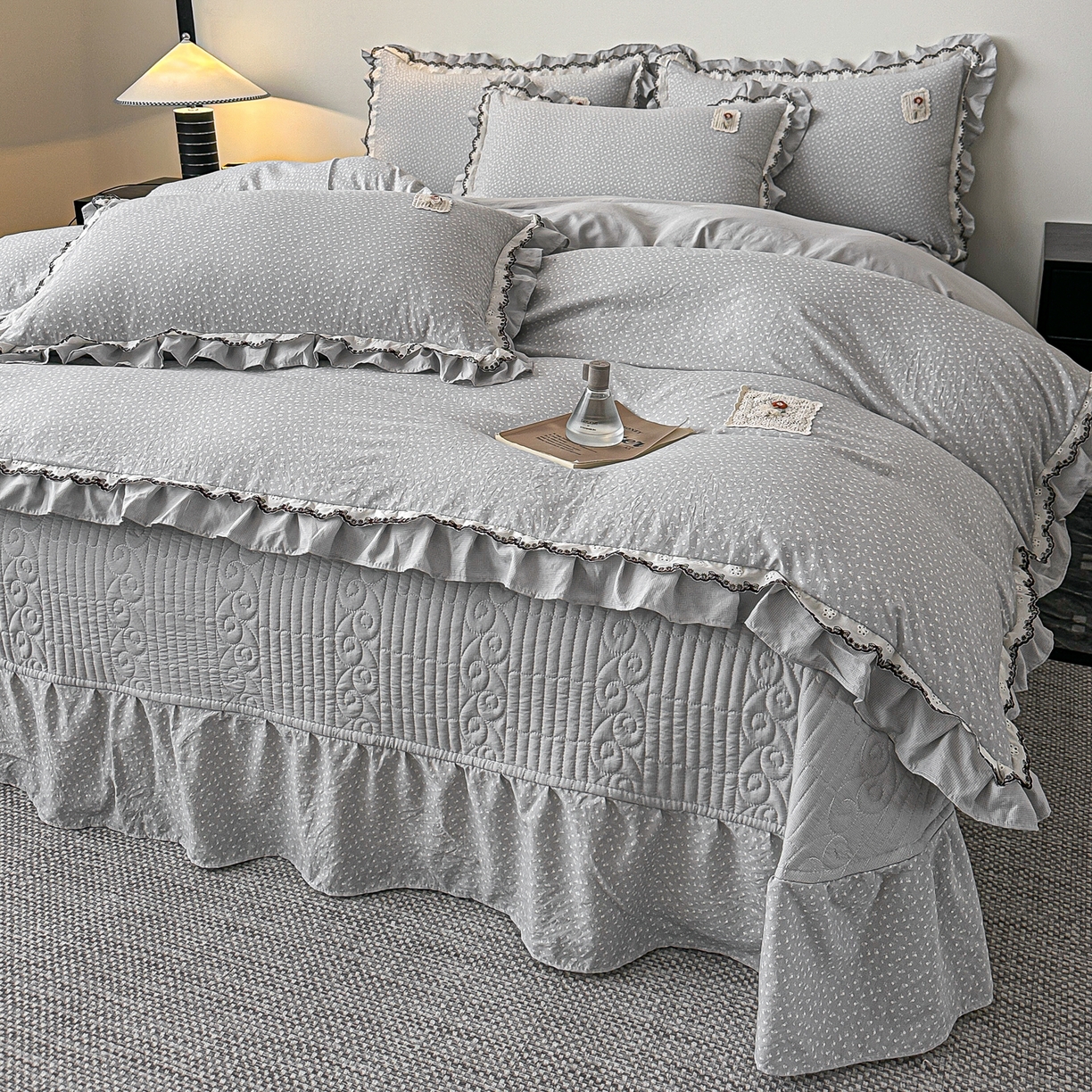 91家纺网 家纺一手货源 找家纺 梓之赫 2026新款云感纱夹棉床盖四件套-小美满 小美满-迷雾灰