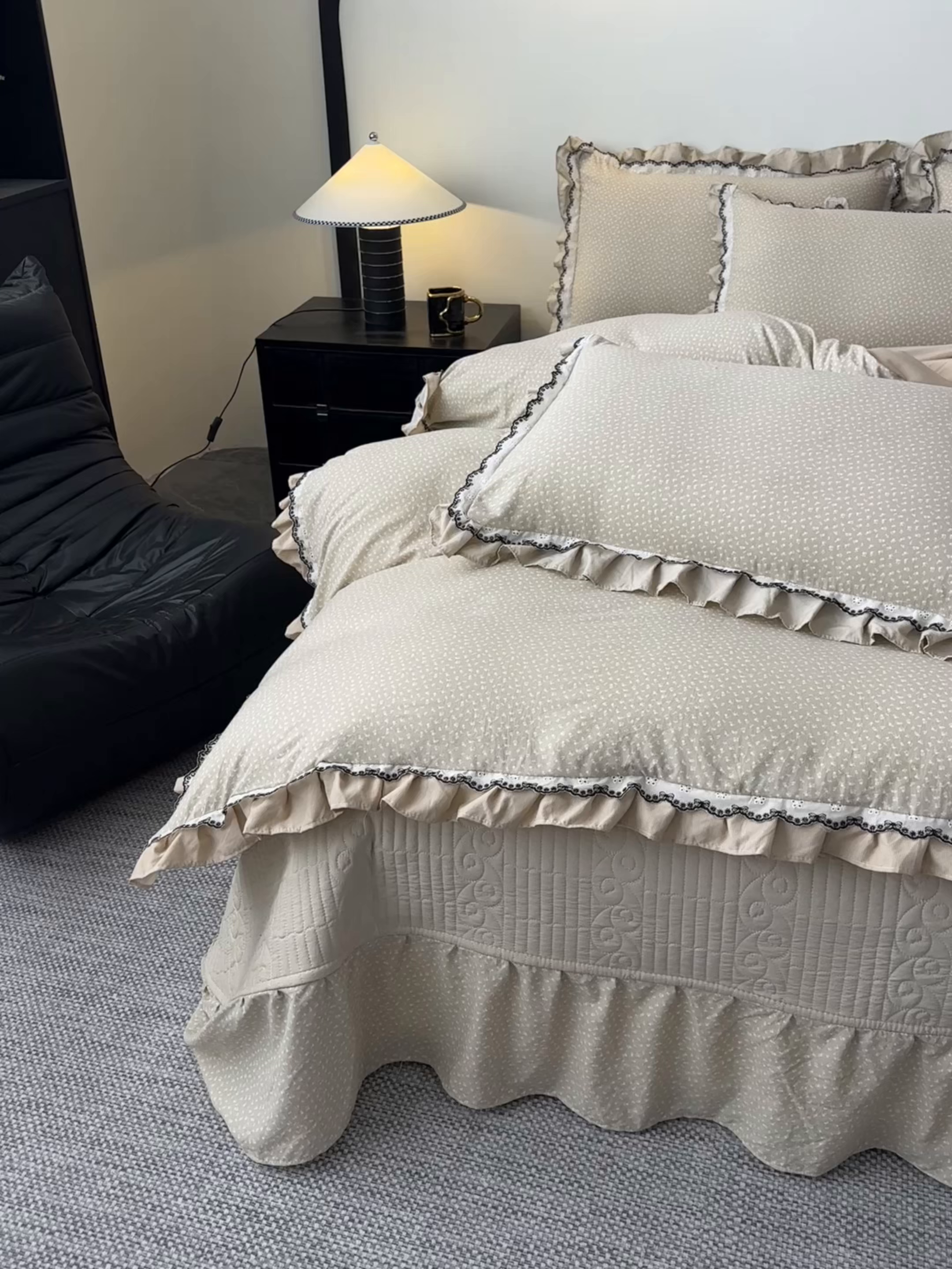 91家纺网 家纺一手货源 找家纺 梓之赫 2026新款云感纱夹棉床盖四件套-小美满 小美满-摩卡棕