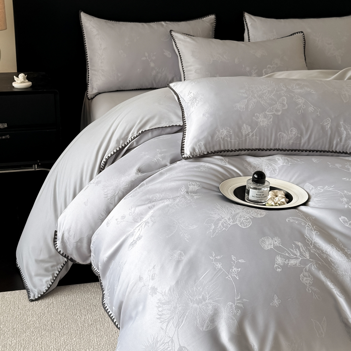 91家纺网 家纺一手货源 找家纺 置顶家纺 2026新款亲肤提花贝壳边四件套-初柠 初柠-灰色