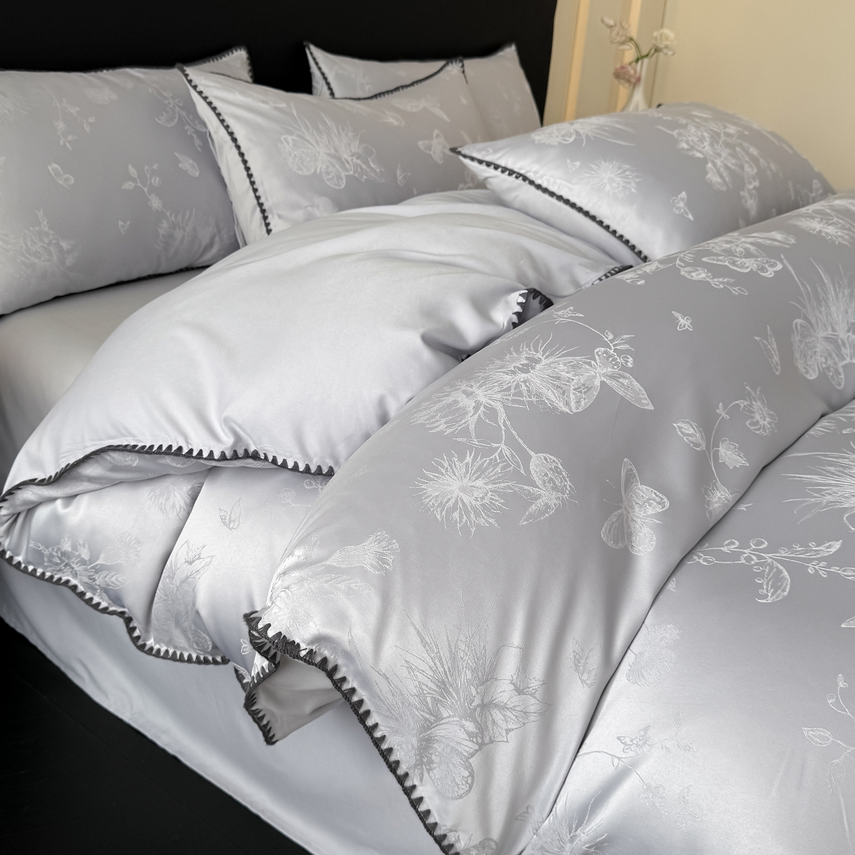 91家纺网 家纺一手货源 找家纺 置顶家纺 2026新款亲肤提花贝壳边四件套-初柠 初柠-灰色