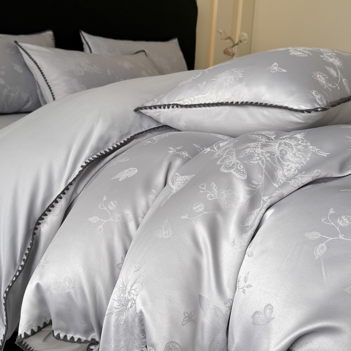 91家纺网 家纺一手货源 找家纺 置顶家纺 2026新款亲肤提花贝壳边四件套-初柠 初柠-灰色