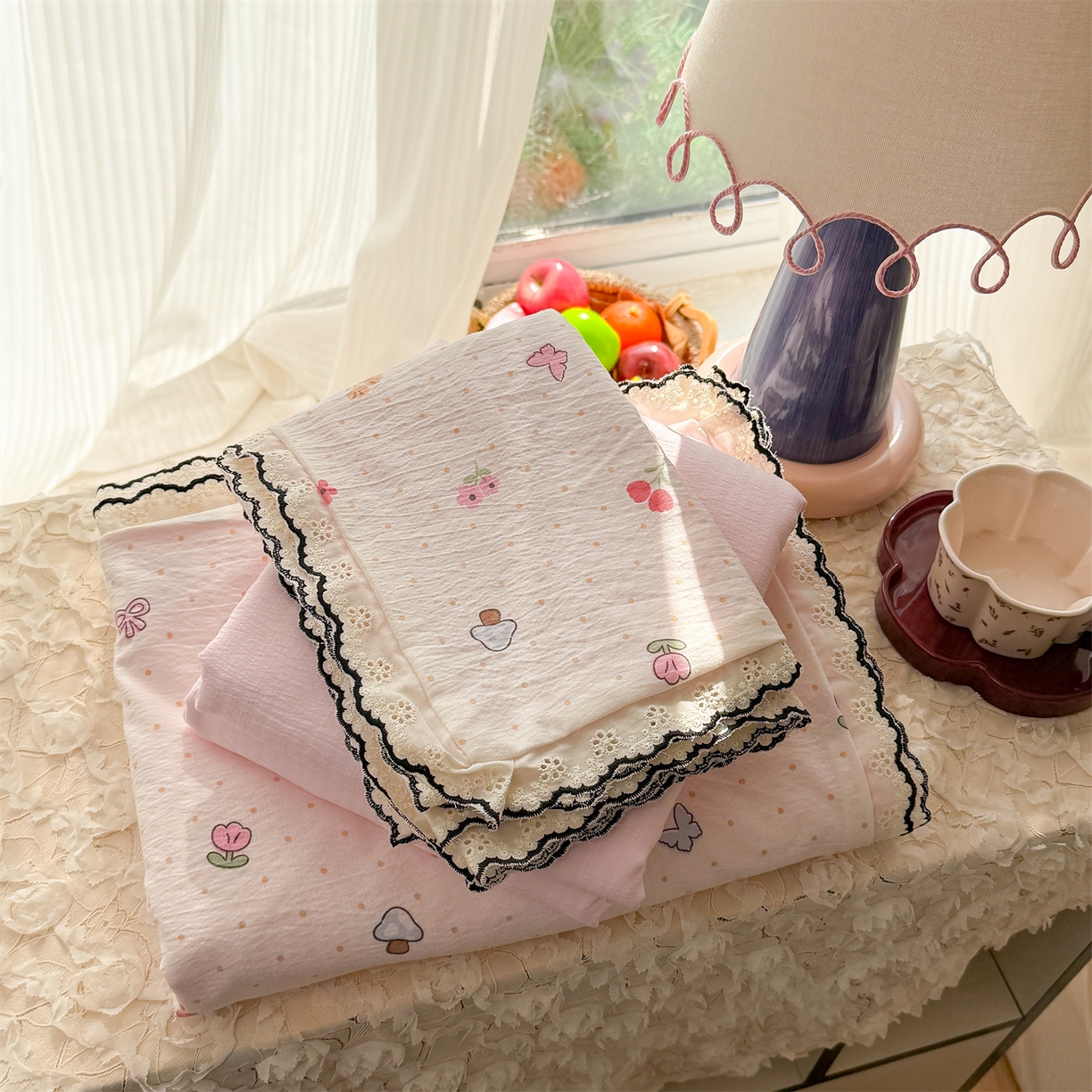 91家纺网 家纺一手货源 找家纺 艾特你 2026新款针织提花双层纱全棉纯棉蕾丝花边四件套 夏之物语