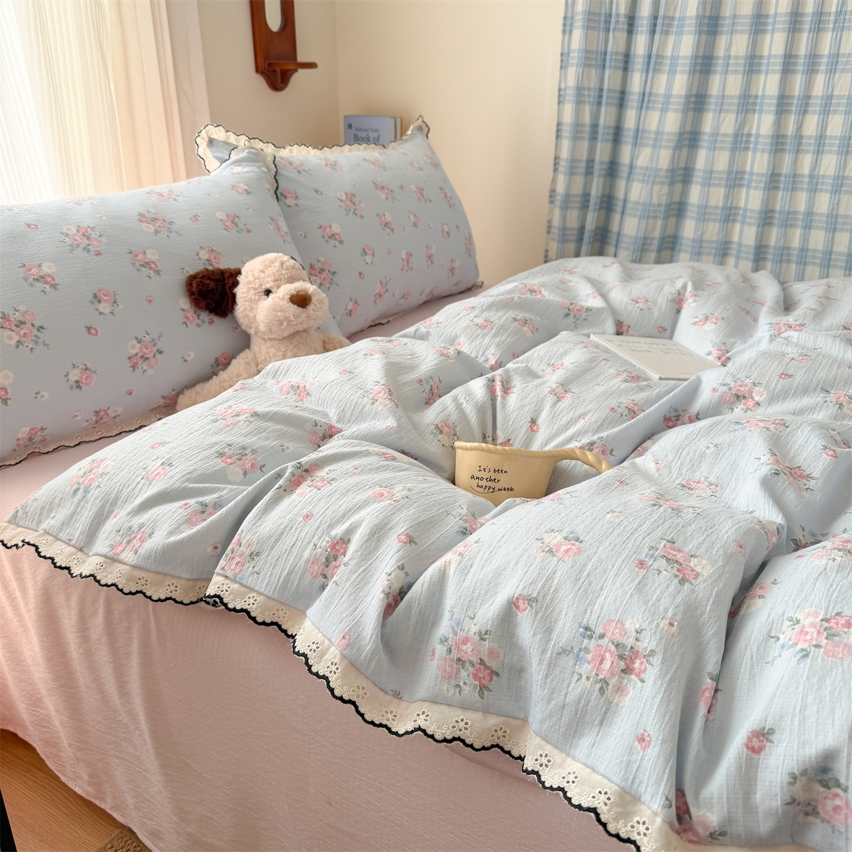 91家纺网 家纺一手货源 找家纺 艾特你 2026新款针织提花双层纱全棉纯棉蕾丝花边四件套 蓝萱