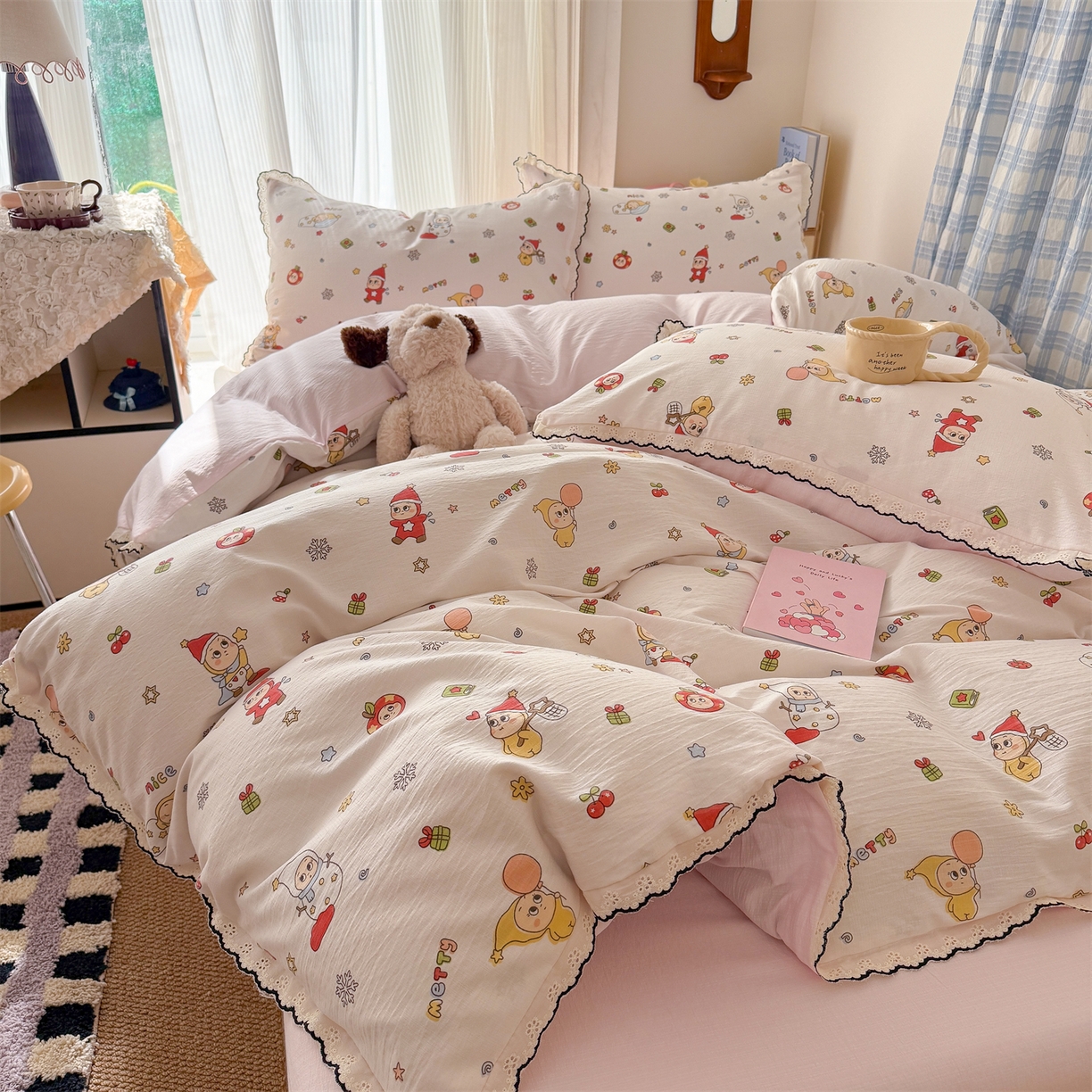 91家纺网 家纺一手货源 找家纺 艾特你 2026新款针织提花双层纱全棉纯棉蕾丝花边四件套 苹果星人