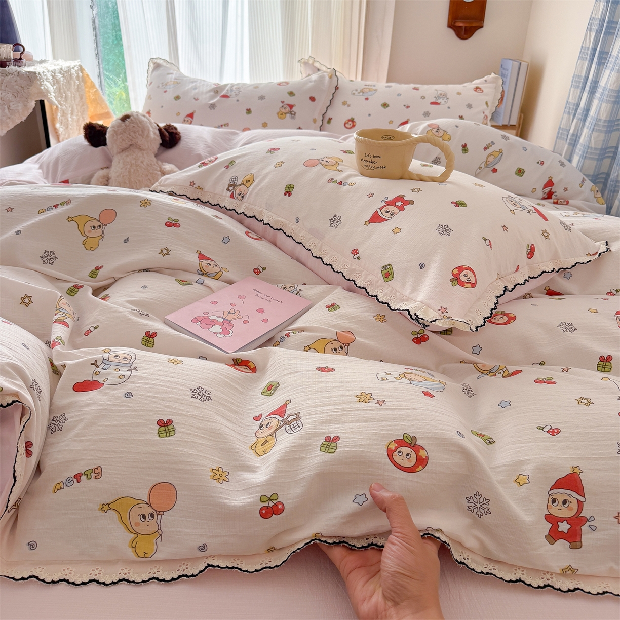 91家纺网 家纺一手货源 找家纺 艾特你 2026新款针织提花双层纱全棉纯棉蕾丝花边四件套 苹果星人