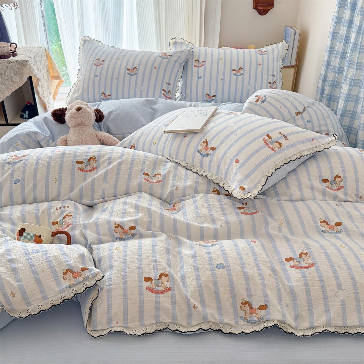 91家纺网 家纺一手货源 找家纺 艾特你 2026新款针织提花双层纱全棉纯棉蕾丝花边四件套 甜心木马