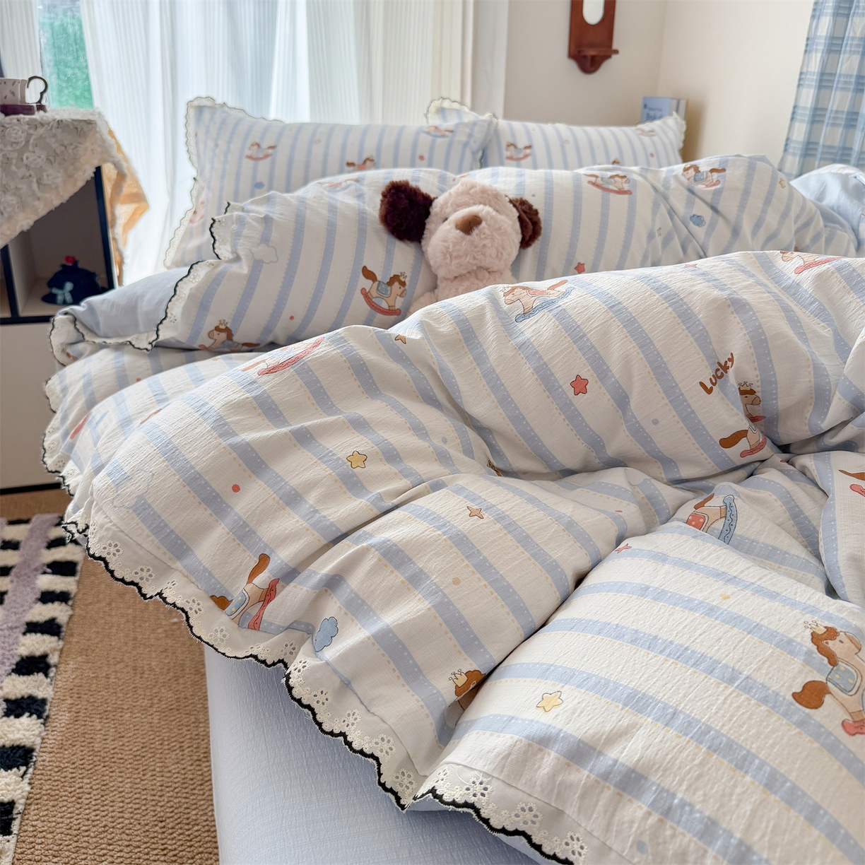 91家纺网 家纺一手货源 找家纺 艾特你 2026新款针织提花双层纱全棉纯棉蕾丝花边四件套 甜心木马