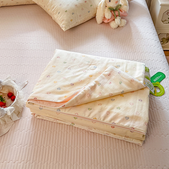 91家纺网 家纺一手货源 找家纺 木楌家居 2026新款全棉纱布云感冰冰被床盖四件套系列 七彩爱心