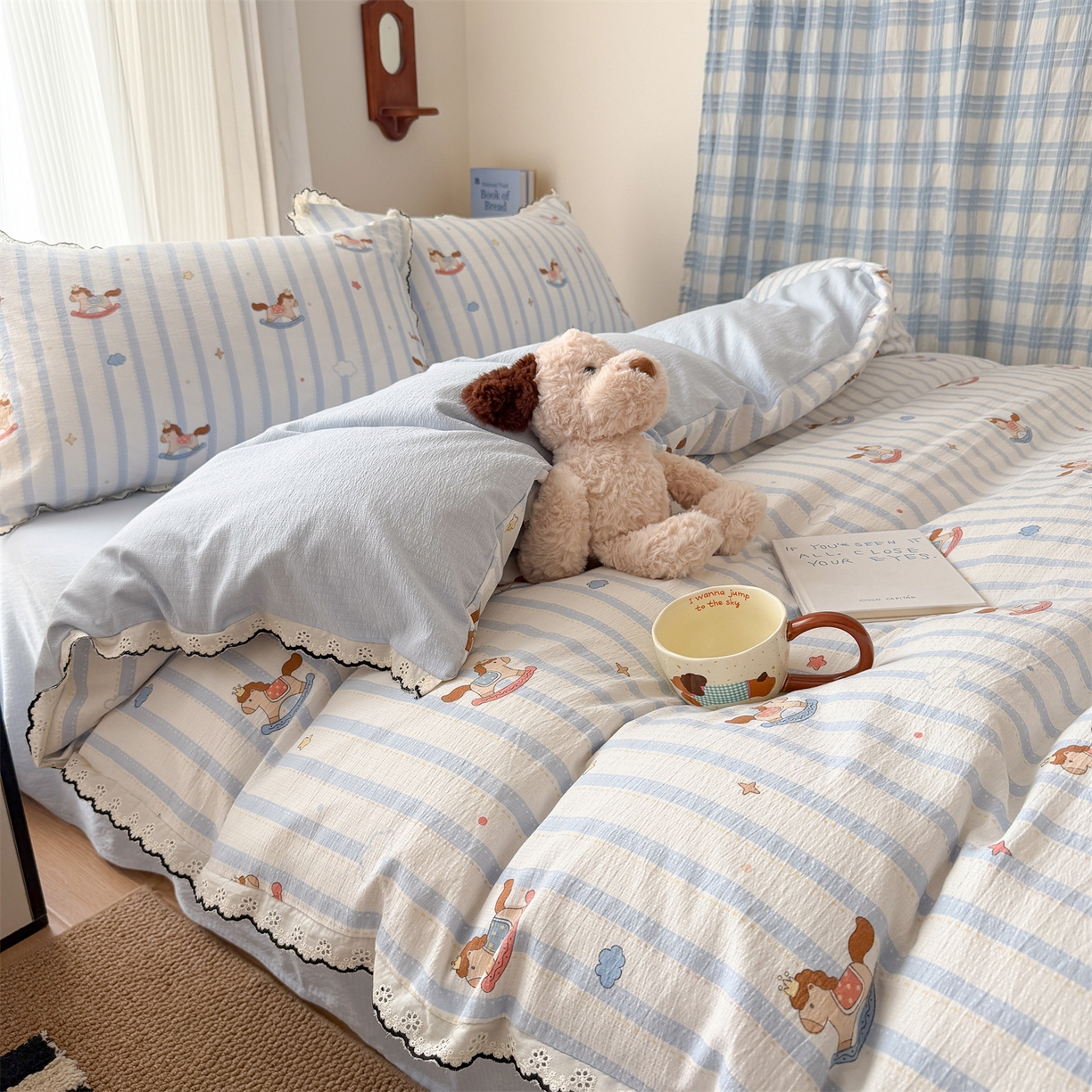 91家纺网 家纺一手货源 找家纺 艾特你 2026新款针织提花双层纱全棉纯棉蕾丝花边四件套 甜心木马