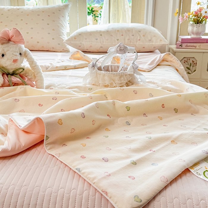 91家纺网 家纺一手货源 找家纺 木楌家居 2026新款全棉纱布云感冰冰被床盖四件套系列 七彩爱心